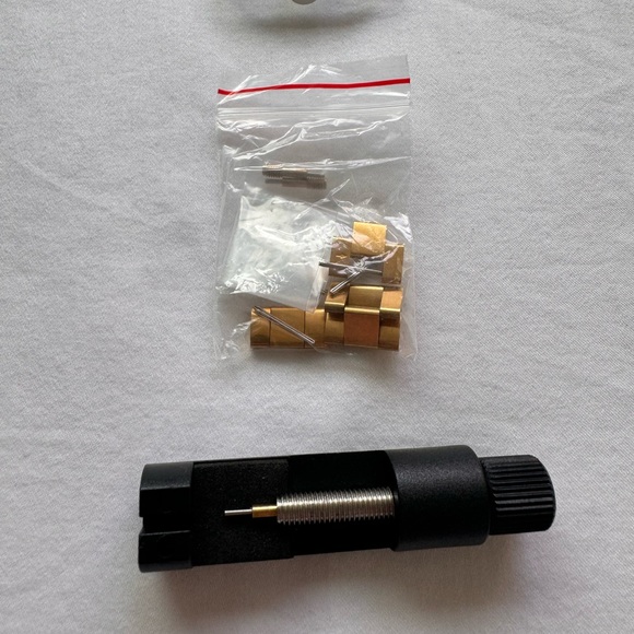 Gold Narrow Band for Apple Watch Series 8 45mm✨ - Picture 6 of 6